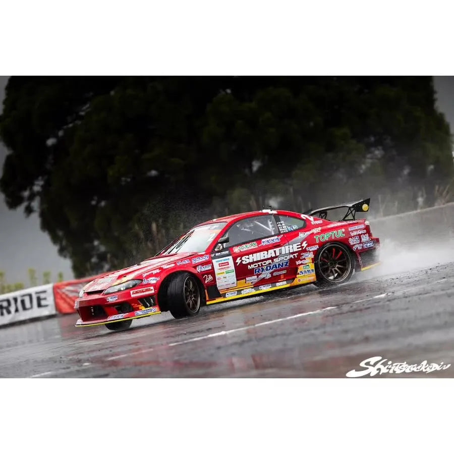 Jantes semi-tanaka D1 pour Nissan Silvia S15, personnalisation PS-Taka, design élégant et détails visibles sur la roue.