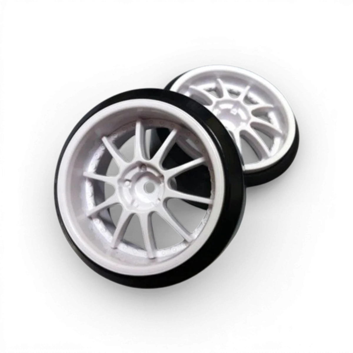 Roues Blitz Techno Speed Z1 blanches avec décalage +9 de la marque Topline, visibles en gros plan sur fond neutre.
