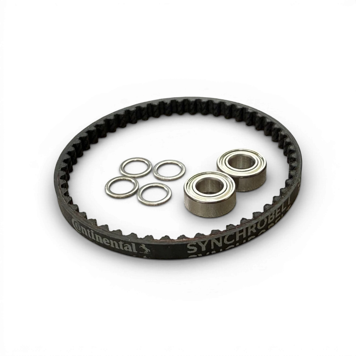 Kit courroie V2 pour conversion Shark de RhinoRacing, comprenant la courroie et les composants essentiels, installé sur le moteur.