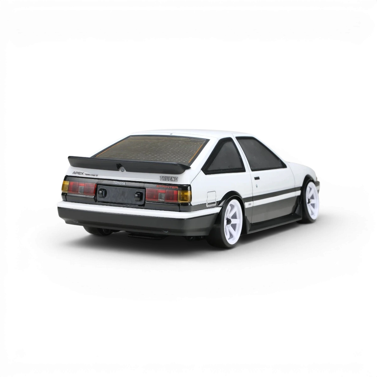 Kit carrosserie aéro pour Toyota Sprinter AE86 Trueno 3 portes de Team Yokomo, vue de face avec détails de la carrosserie.