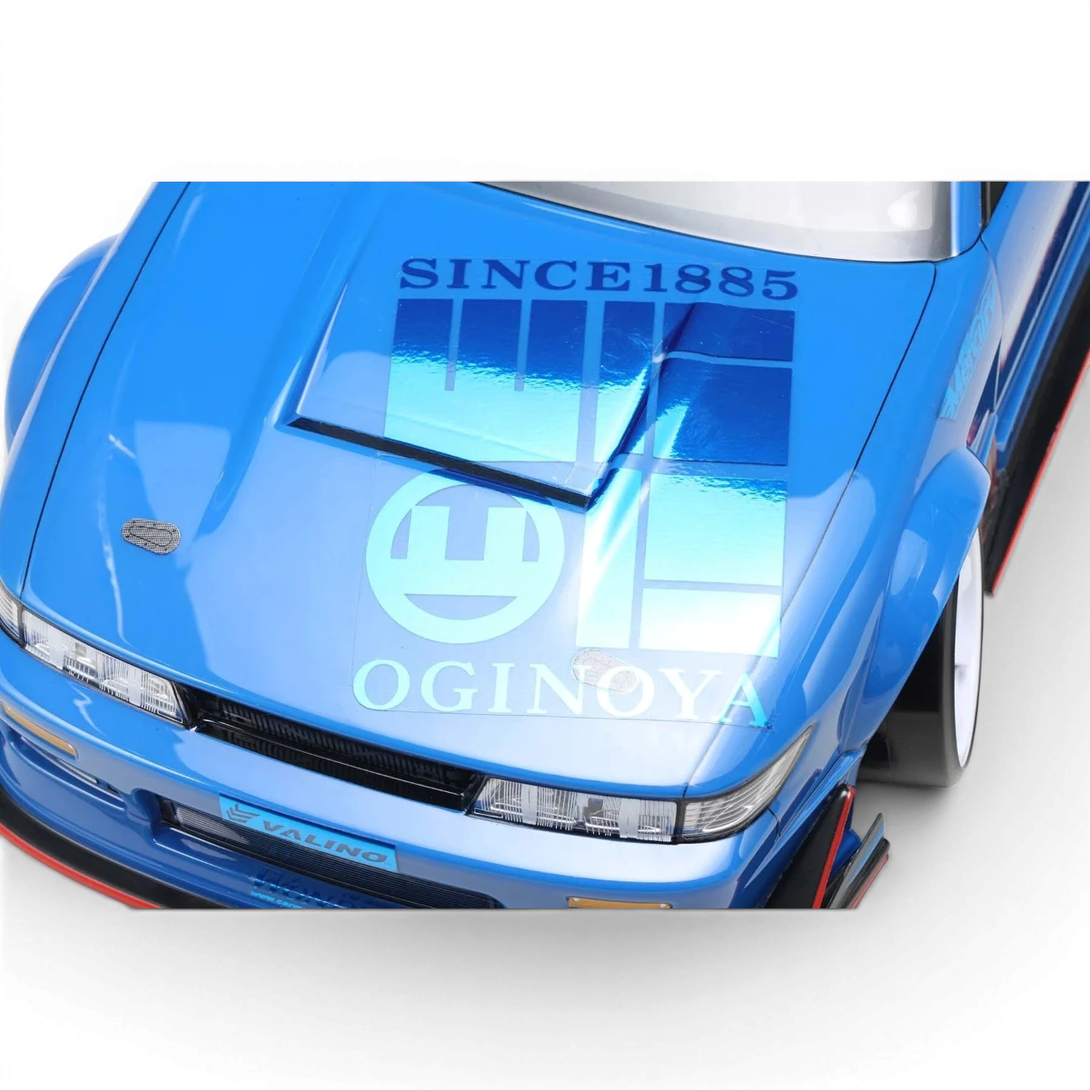 Corps de voiture Nissan Sileighty Sayaka pour drift, set de carrosserie Team Yokomo, vue de face sur fond blanc