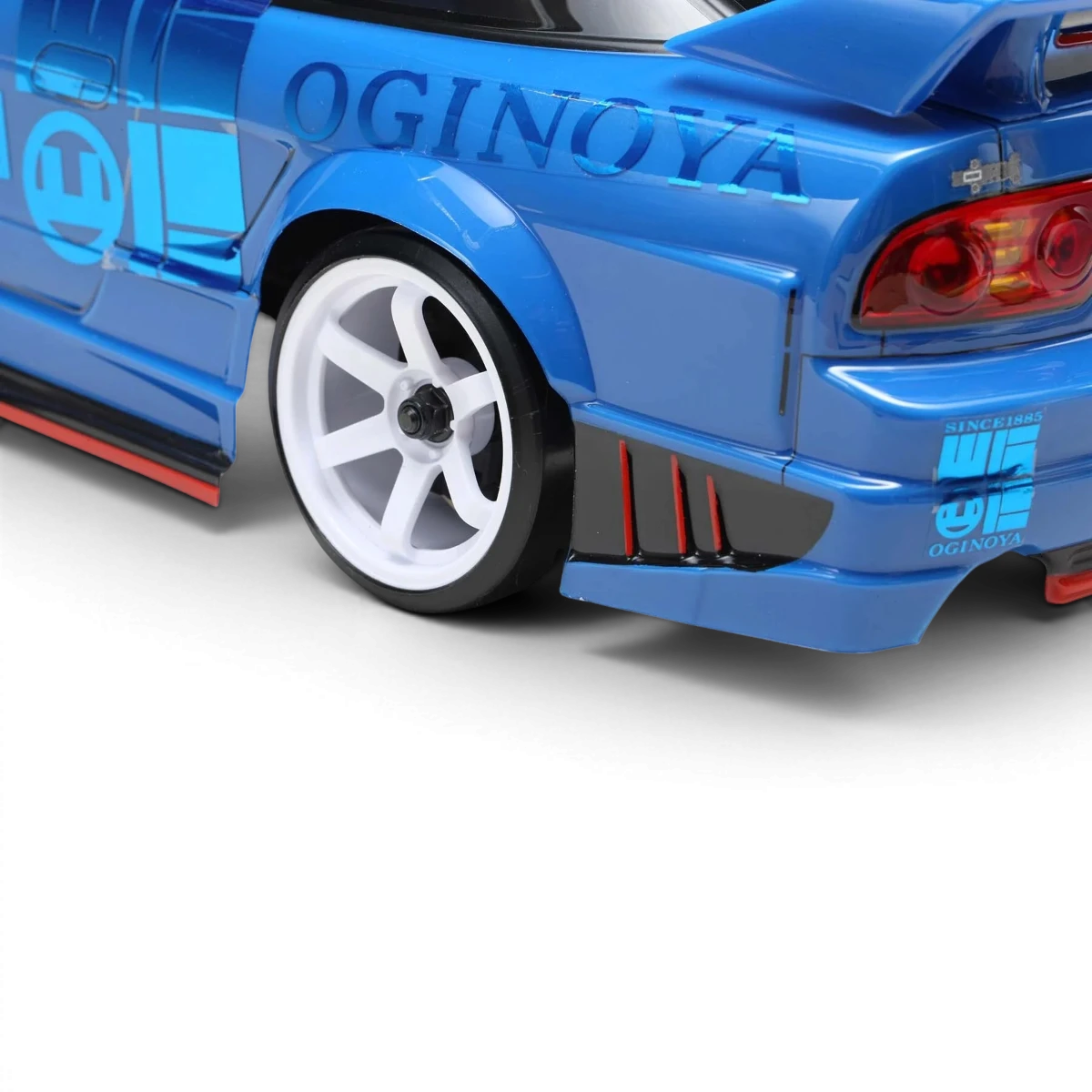 Corps de voiture Nissan Sileighty Sayaka pour drift, ensemble de carrosserie Team Yokomo, vue de face avec détails colorés.