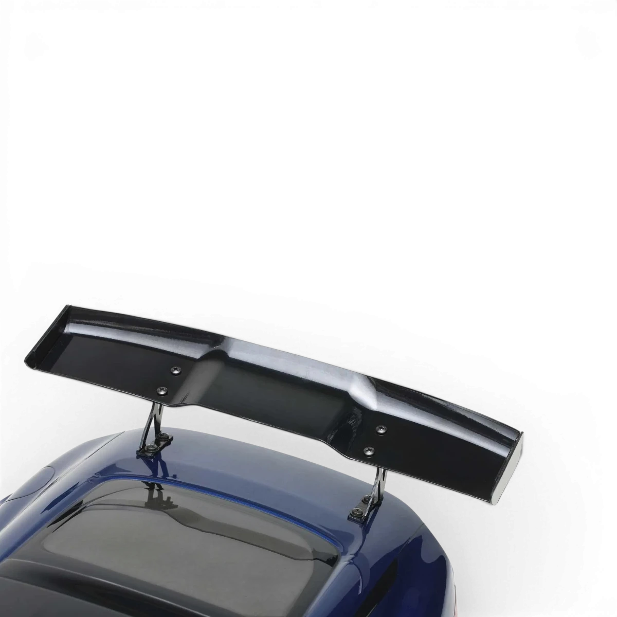 Aileron personnalisé pour Nissan Fairlady Z RZ34 de la marque Team Yokomo, installé sur la voiture, en finition noire.