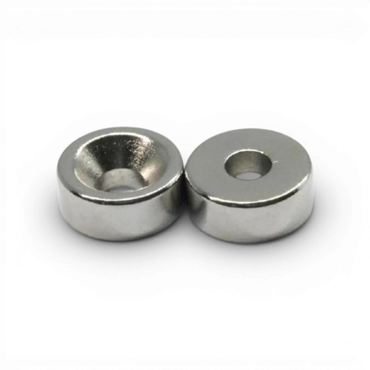 Aimants pour supports magnétiques Flex Warp-UP Next, design robuste et pratique pour fixation sécurisée, visible dans l'image.