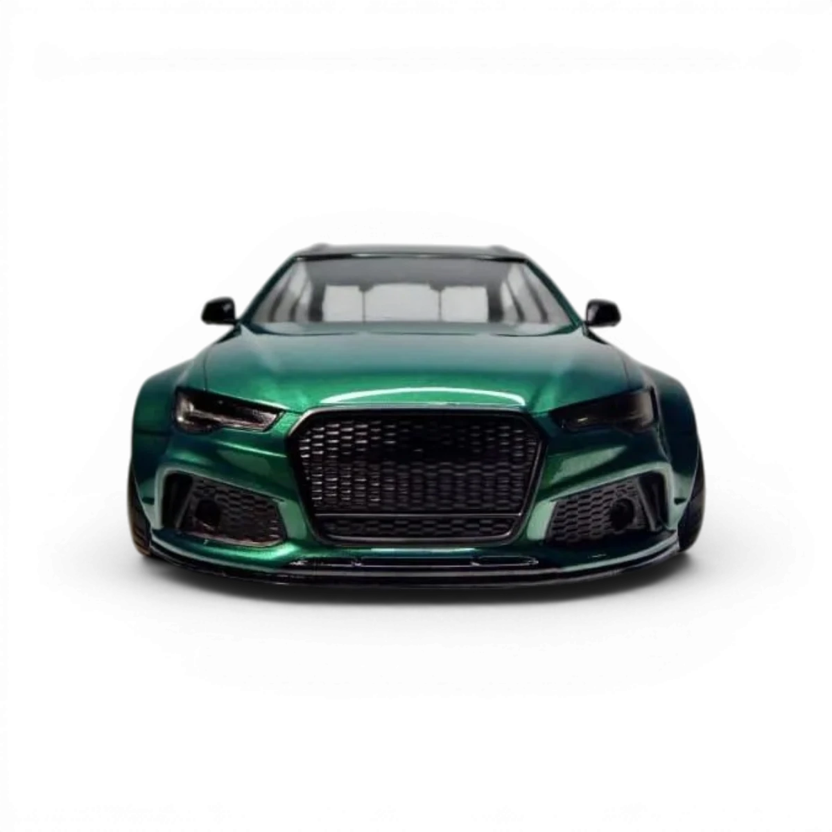 Carrosserie Audi RS6 pour voiture RC Aplastics RC, couleur noire avec détails réalistes, vue de face.