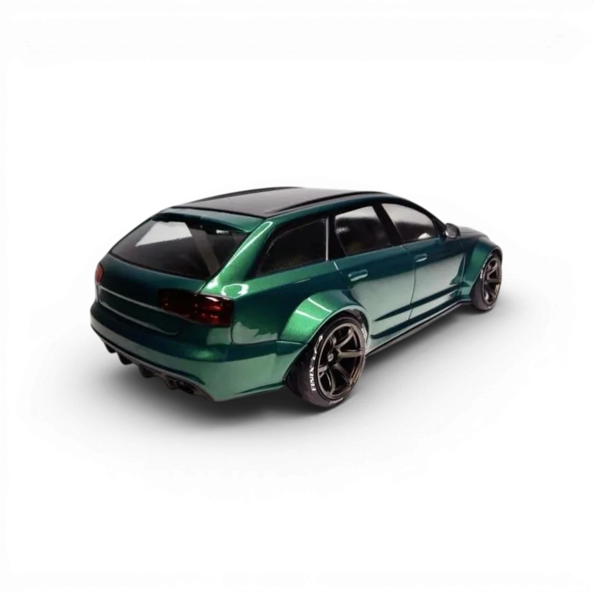 Carrosserie Audi RS6 pour voiture RC de marque Aplastics RC, en finition détaillée et réaliste, vue de face sur fond blanc.