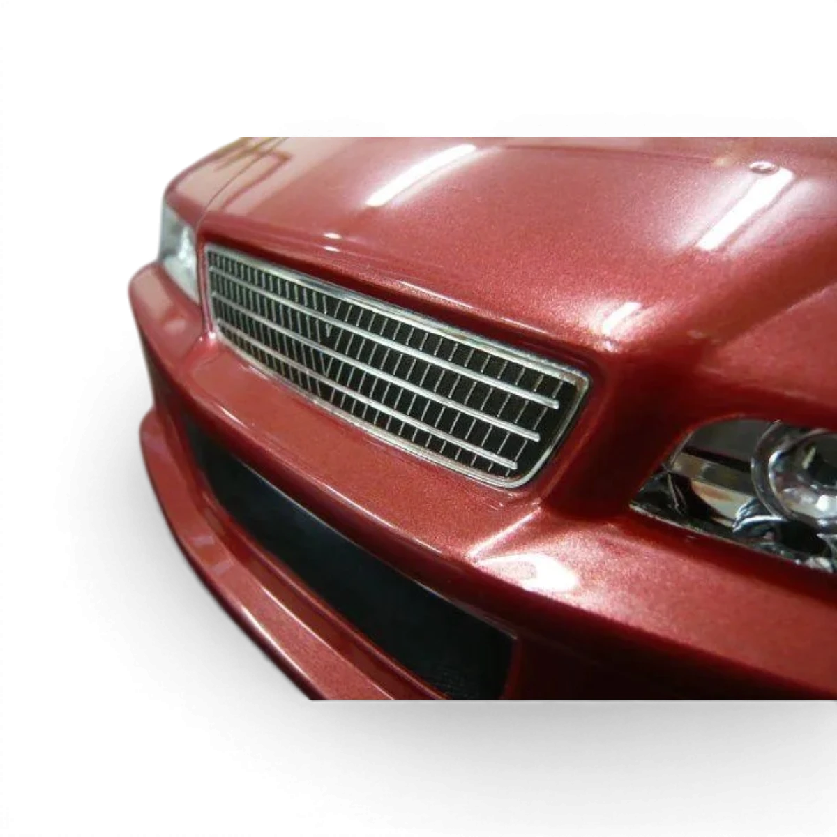 Autocollants réalistes 3D pour grille avant et poignées de porte sur une Yokomo JZX-100 Chaser Street Type-B, Wrap-UP Next.