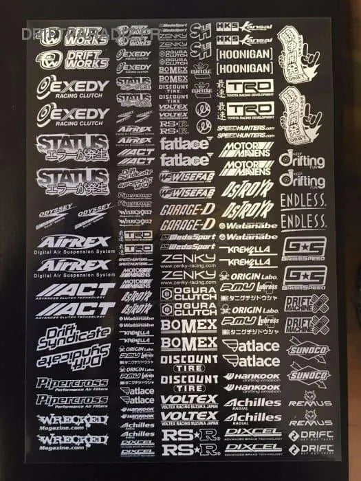Autocollants sponsors Black Drift, ensemble de 22 stickers noirs pour voitures de drift, visibles en gros plan.