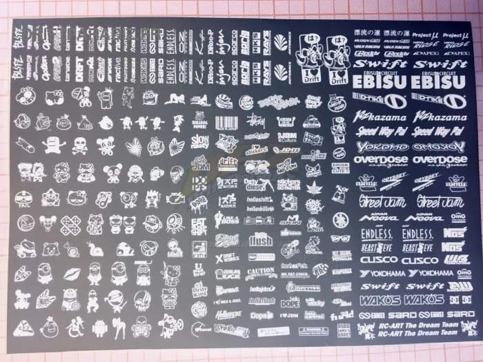 Autocollants sponsors Black Drift, ensemble de 39 stickers noirs pour voitures de drift et sport automobile.