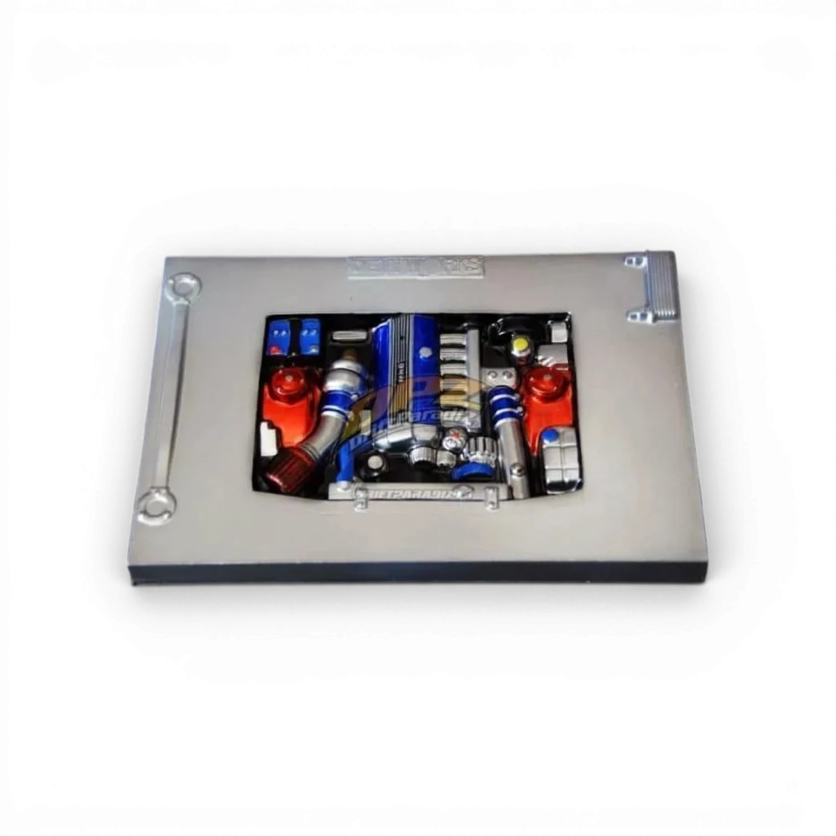 Baie moteur M50T de Demi Works pour customisation, visible avec détails techniques et composants dans l'image.