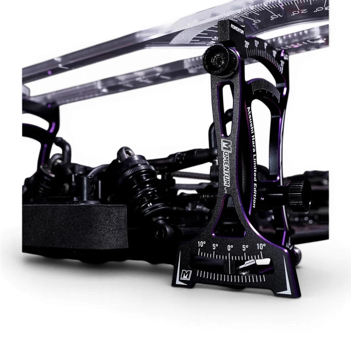 Banc de réglage MOMENTUM en aluminium 7075 CNC de Yeah Racing, avec détails précis et finition métallique élégante.