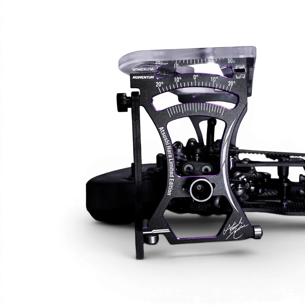 Banc de réglage MOMENTUM en aluminium 7075 CNC de Yeah Racing, avec détails précis et fini en aluminium noir.