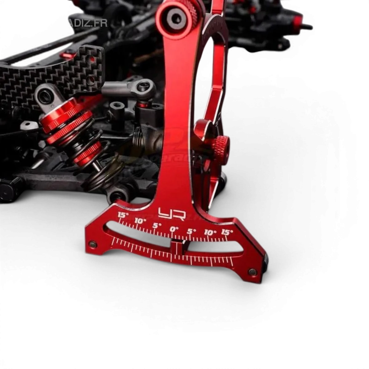 Banc de réglage rouge Yeah Racing 1/10 pour voitures RC, vue en gros plan, détails du support et des réglages.