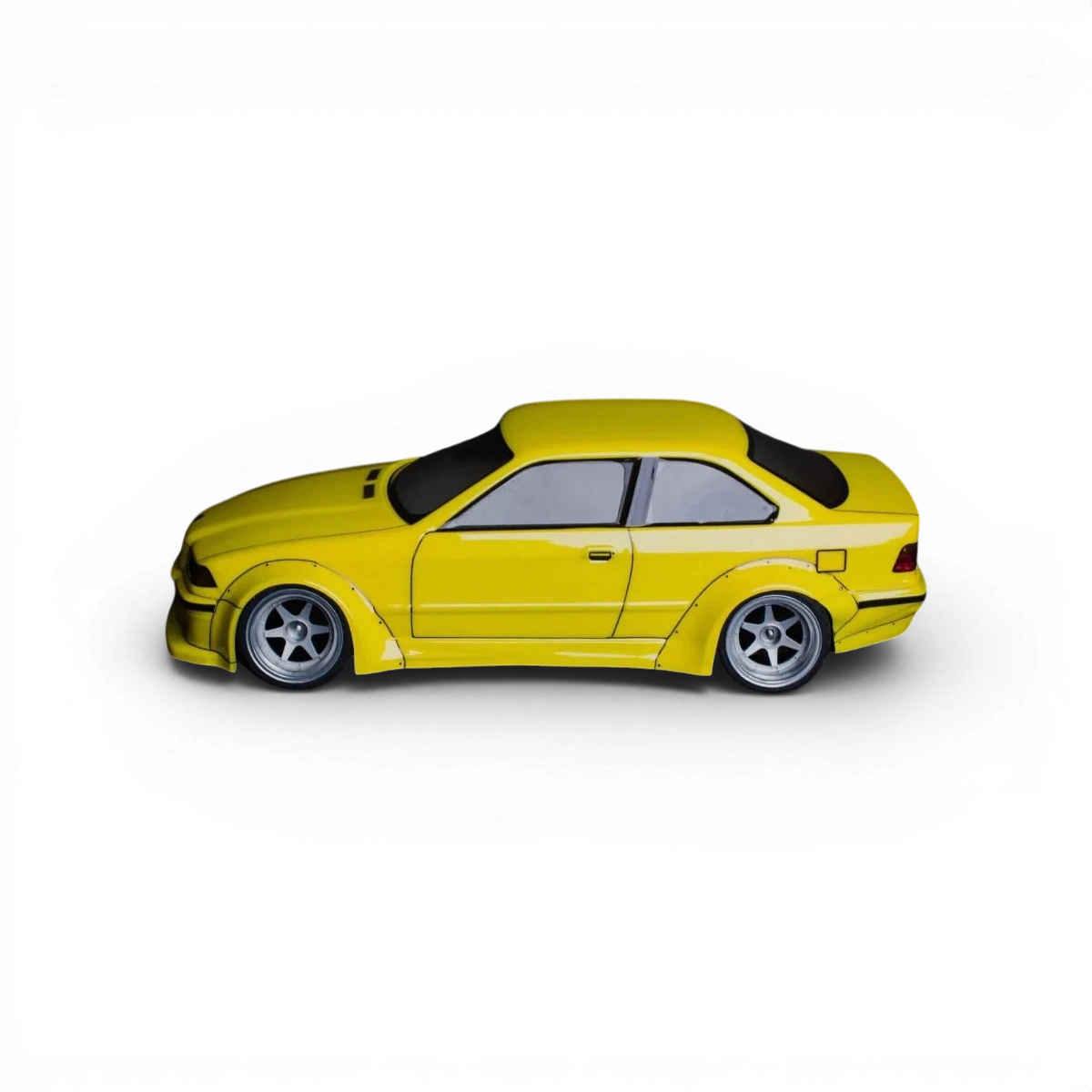 Carrosserie BMW E36 coupé en plastique pour radiocommande, marque Aplastics RC, visible en détail sur l'image.