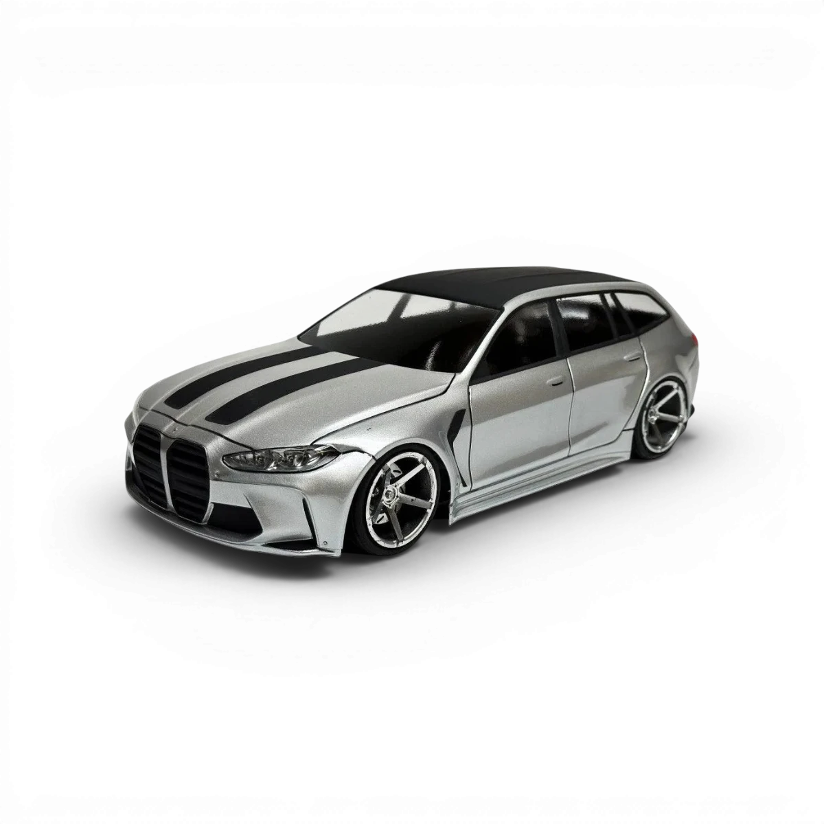 Carrosserie BMW G81 M3 en plastique pour RC, conçue par Aplastics RC, vue de face avec détails précis et finition de qualité