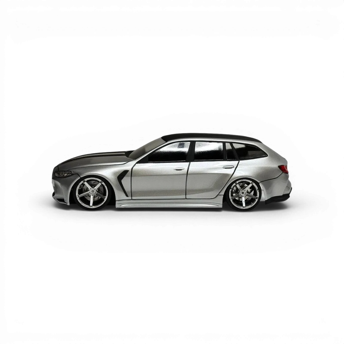 Carrosserie pour BMW G81 M3 de la marque Aplastics RC, modèle drift avec détails réalistes et finition de haute qualité.