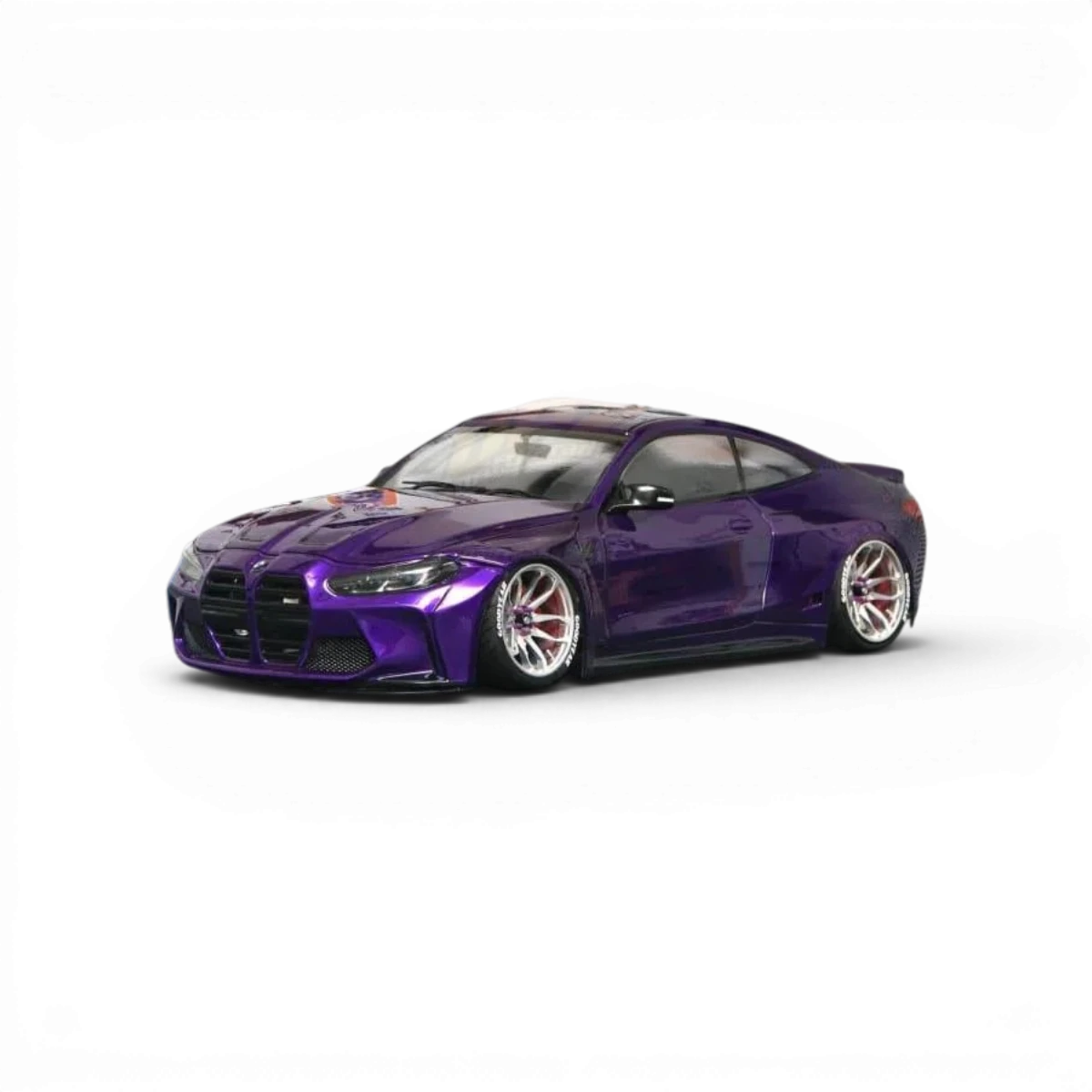 Carrosserie BMW M4 G82 en plastique pour modèle réduit, fabriquée par Aplastics RC, vue de face avec détails de la carrosserie.