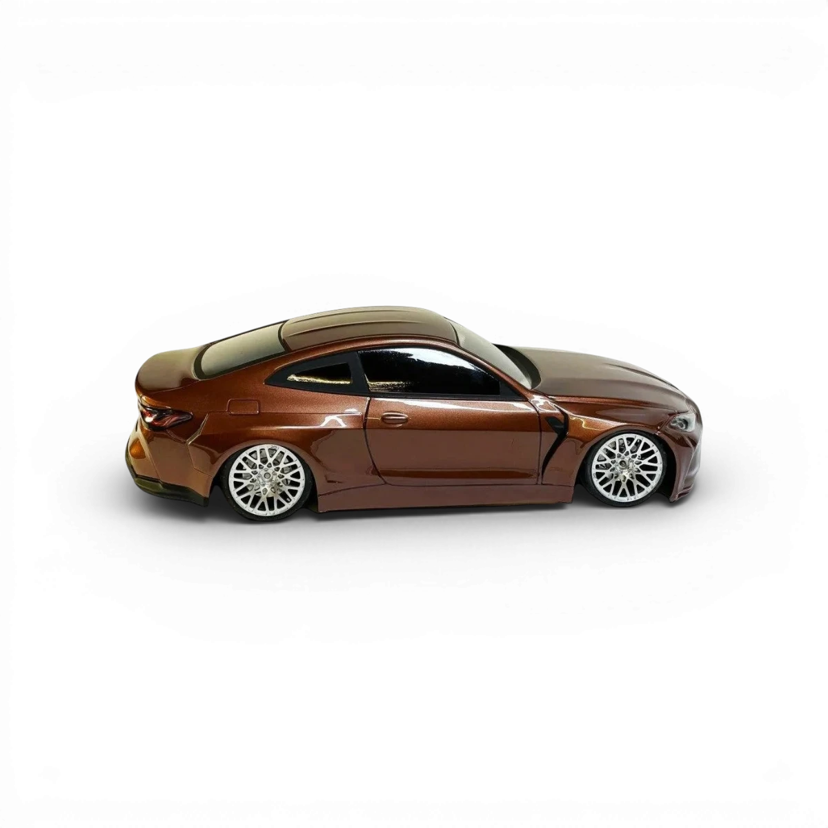 Carrosserie BMW M4 G82 V2 pour voiture RC Aplastics rc, finition détaillée avec design réaliste et couleur bleue.