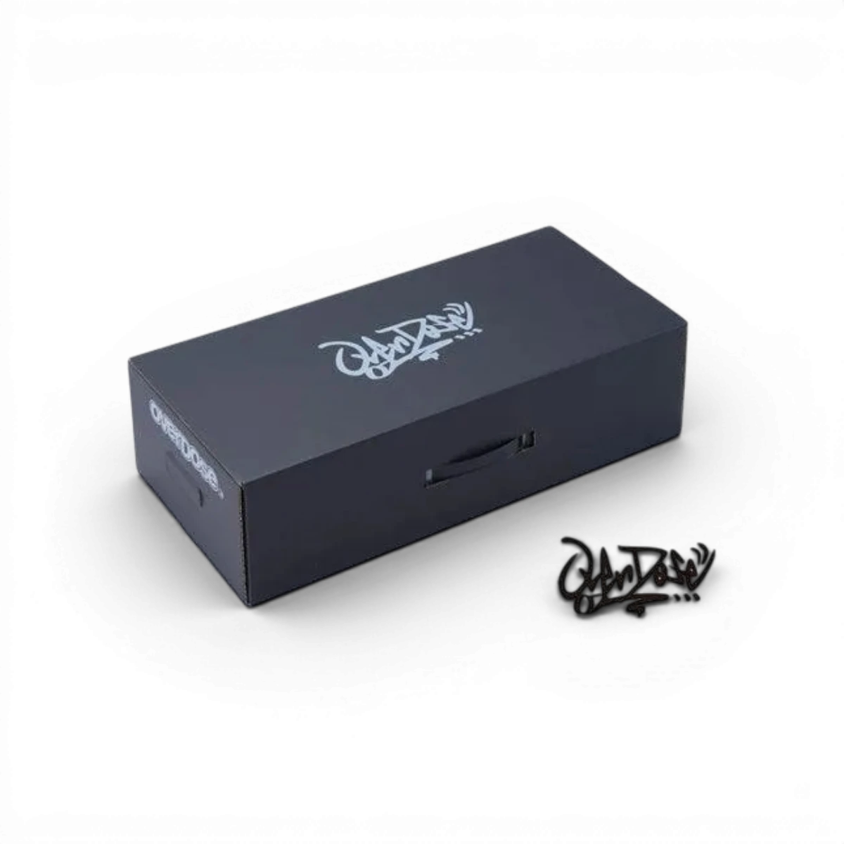 Boîte en carton durable Overdose, dimensions 480x230x130 mm, accessoire solide pour stockage ou emballage.