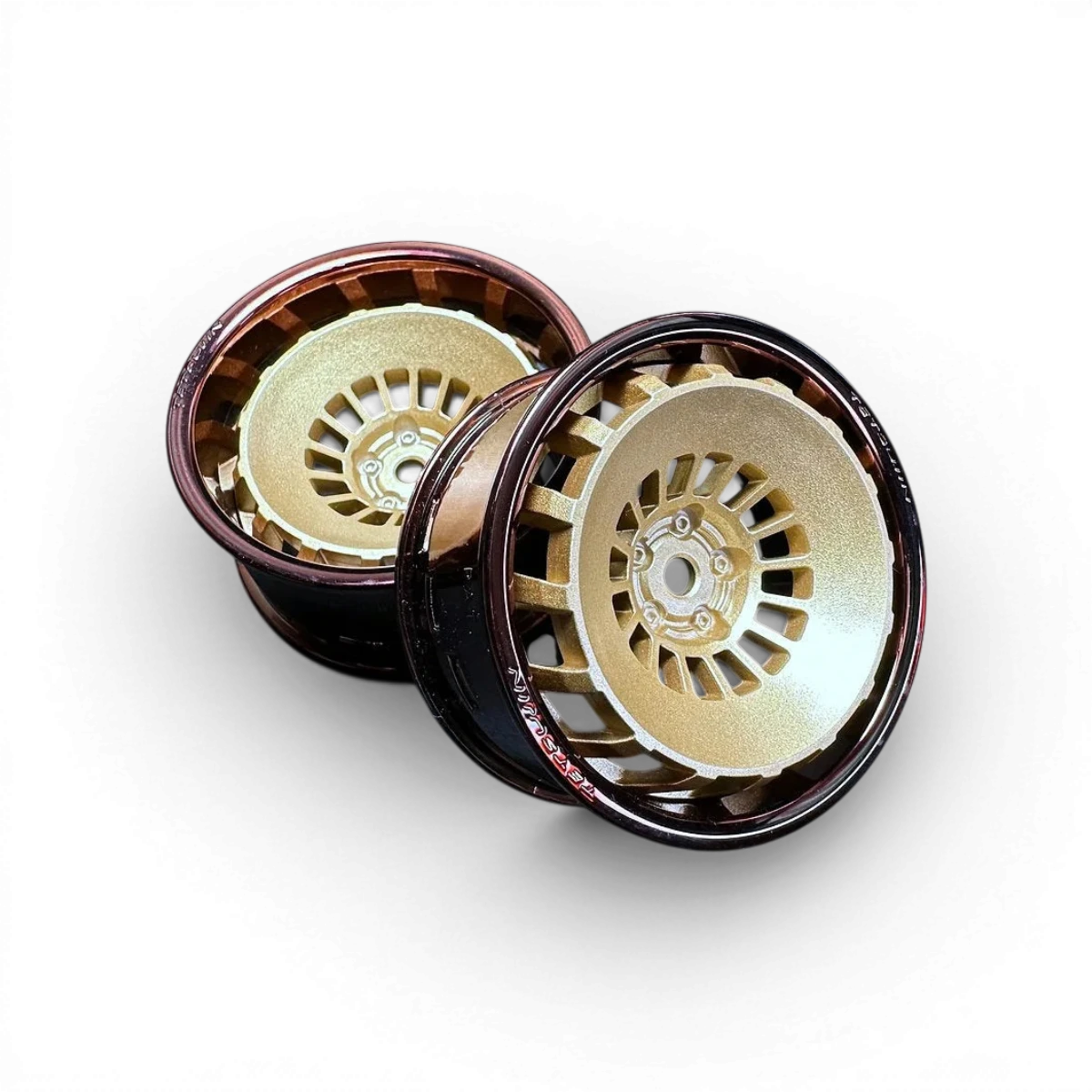 Roues Tetsujin Bowler Chrome marron et or, finition brillante, visibles avec détails de design élégant et finition chromée.