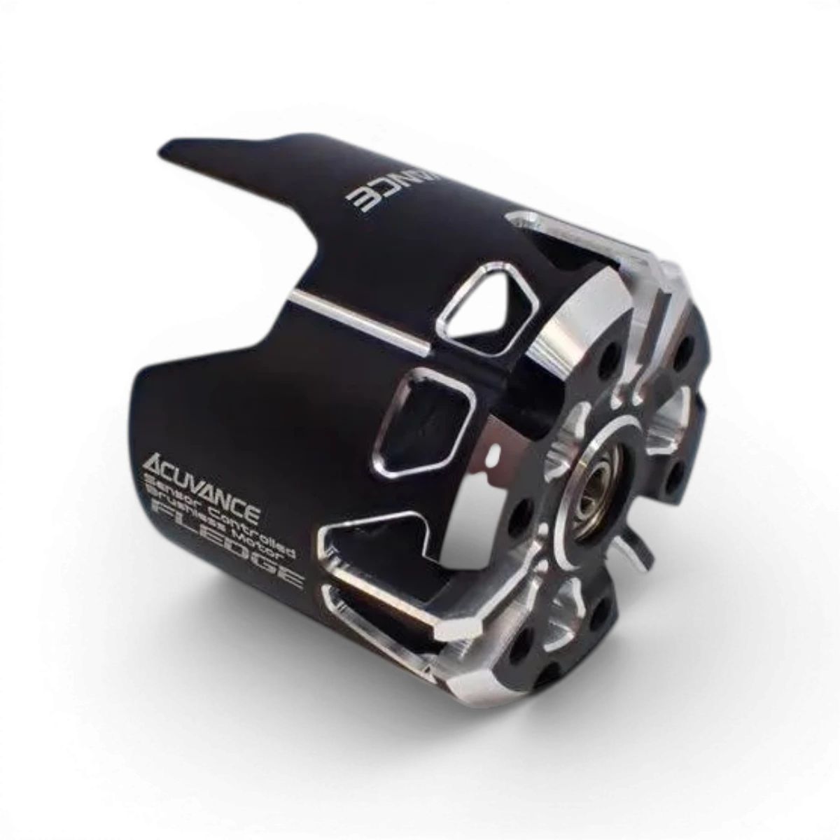 Capot avant noir et roulement moteur Fledge Acuvance pour électronique, design compact et robuste.