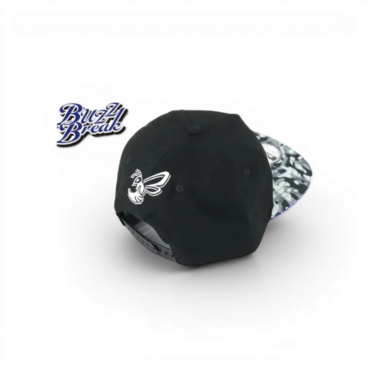 Casquette snap camouflage Overdose, accessoires de mode avec motif camouflage, vue de face sur un fond neutre.