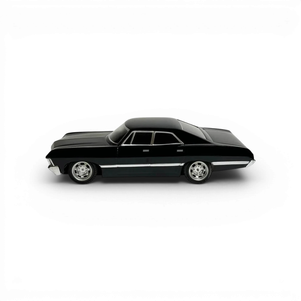 Carrosserie Chevrolet Impala 67 4 portes pour modèle RC, fabriquée par Aplastics RC, visible en détail dans cette image.
