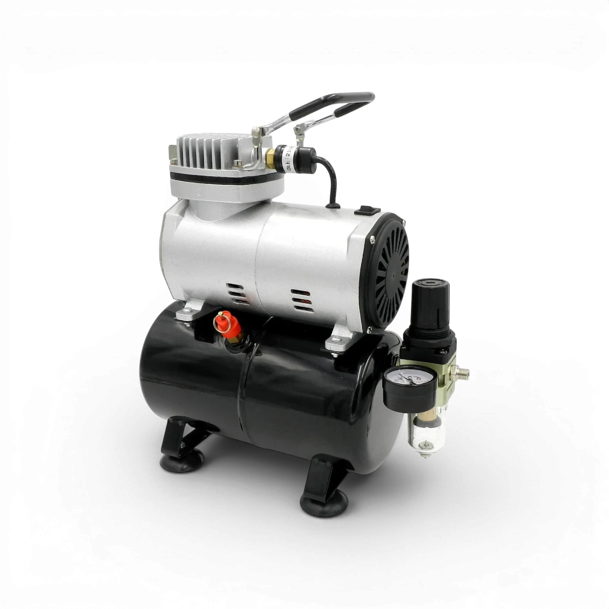 Compresseur Iwata Createx TC 20T pour peinture, avec moteur robuste et raccords professionnels, visible en image.