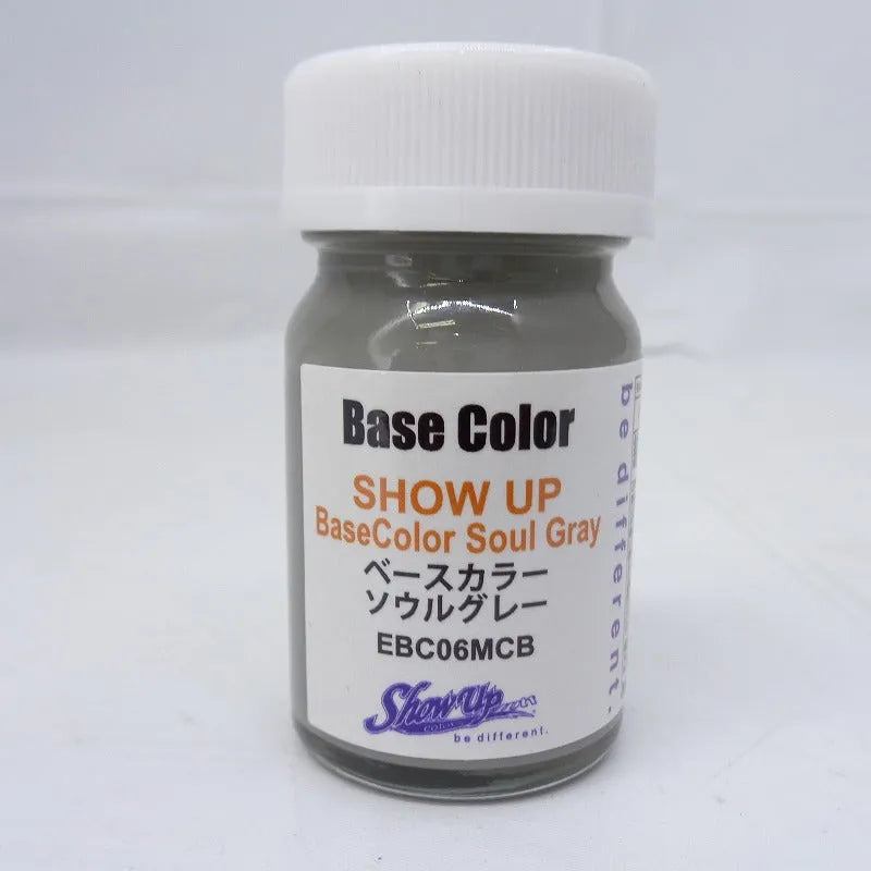 Base de couleur gris âme de la marque Show UP, vue rapprochée de la texture et de la teinte du produit.