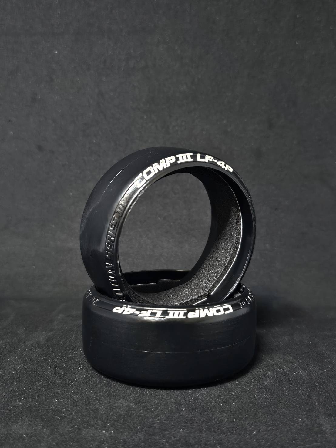 Jeu de 4 roues DS Racing CS3-LF4P série compétition 3, adaptées pour drift, visibles avec détails en images.