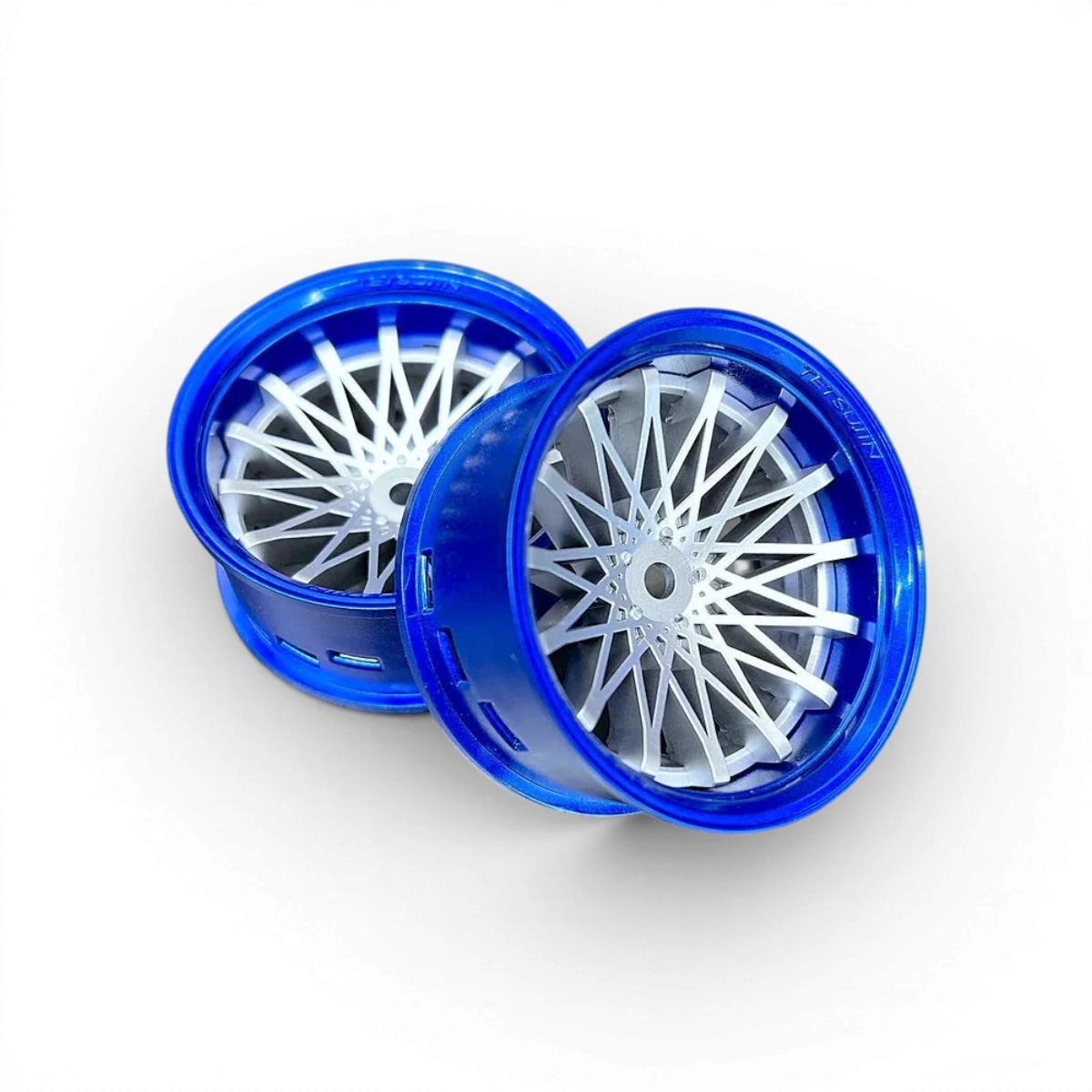 Roues Tetsujin Dahlia en métal bleu gris, design élégant pour voiture, visibles en gros plan sur fond neutre.