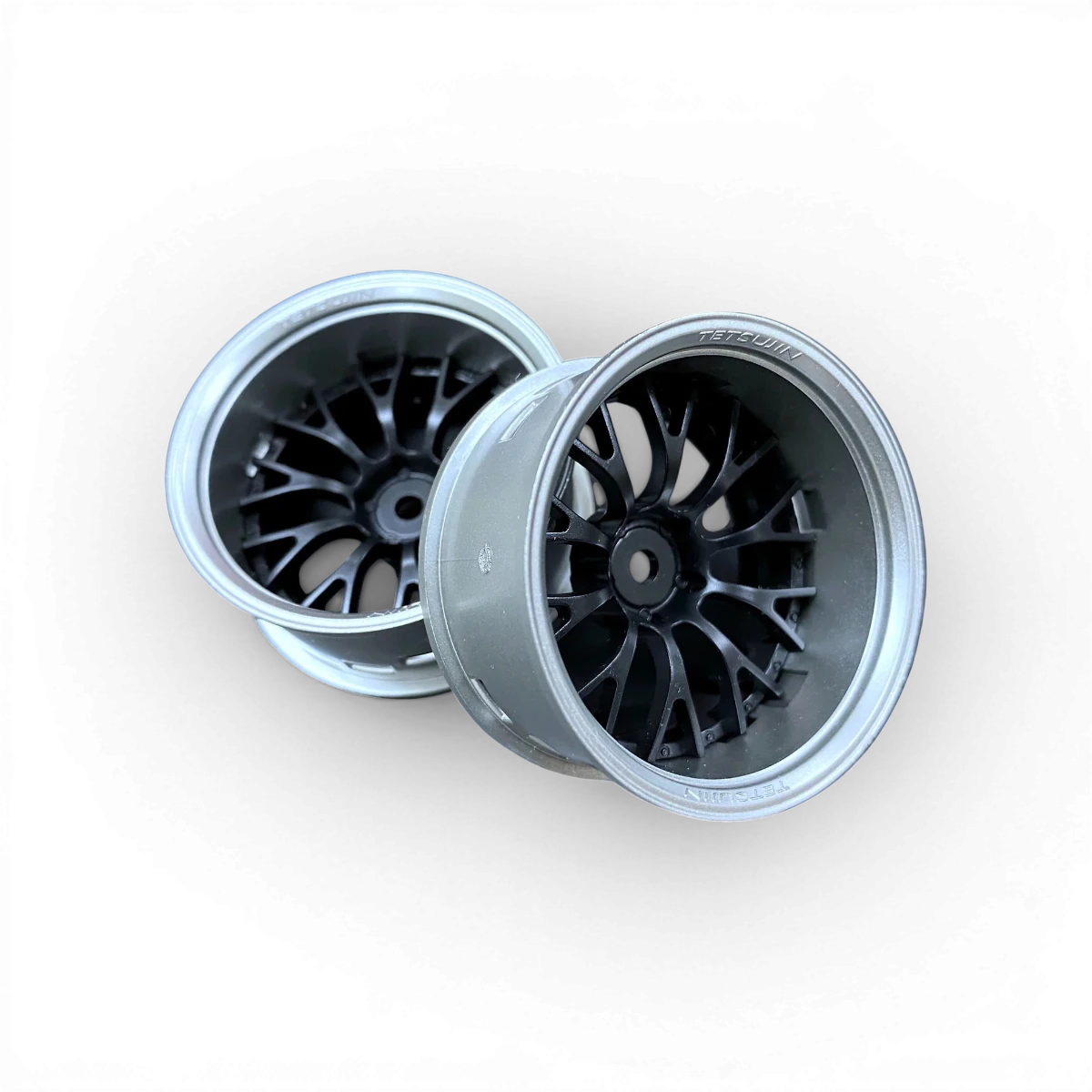 Roues Tetsujin Daisy gris mat et noir, ensemble de roues pour skateboard ou longboard, avec design moderne et matériaux durables.