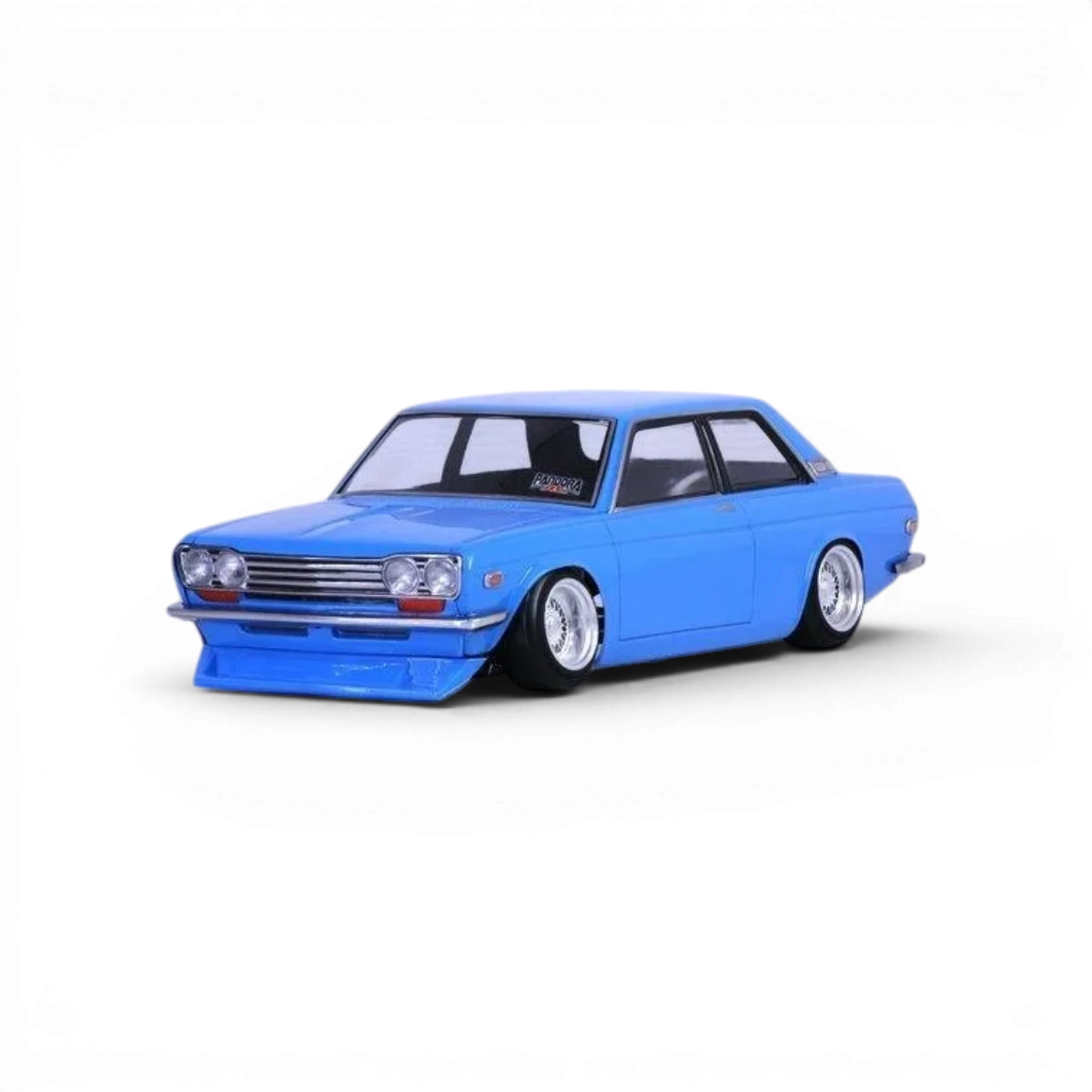 Carrosserie Pandora RC Datsun 510 Blue Bird, pièce de rechange pour voiture télécommandée, vue de face avec détails bleus.