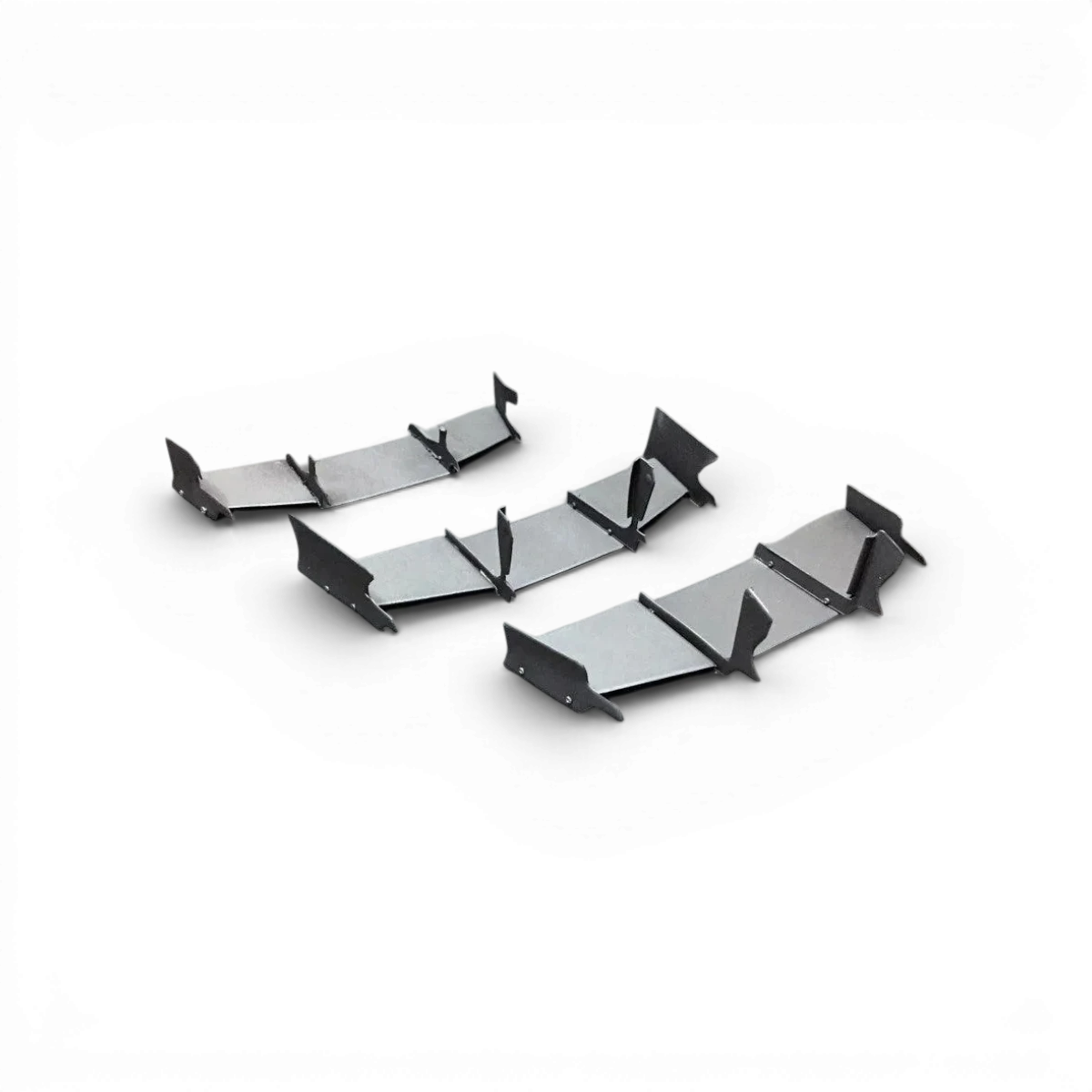Diffuseur en LEXAN universel pour carrosseries RC Aplastics RC, vue de face avec fixation et surface lisse.