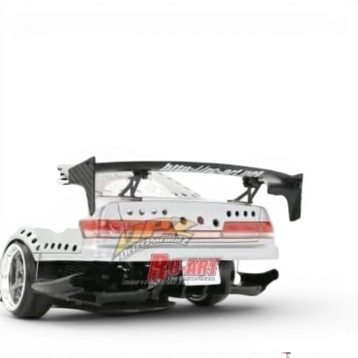 Diffuseur universel pour carrosserie RC Art, réalisé en matériaux durables, monté sur une voiture RC pour un style sportif.