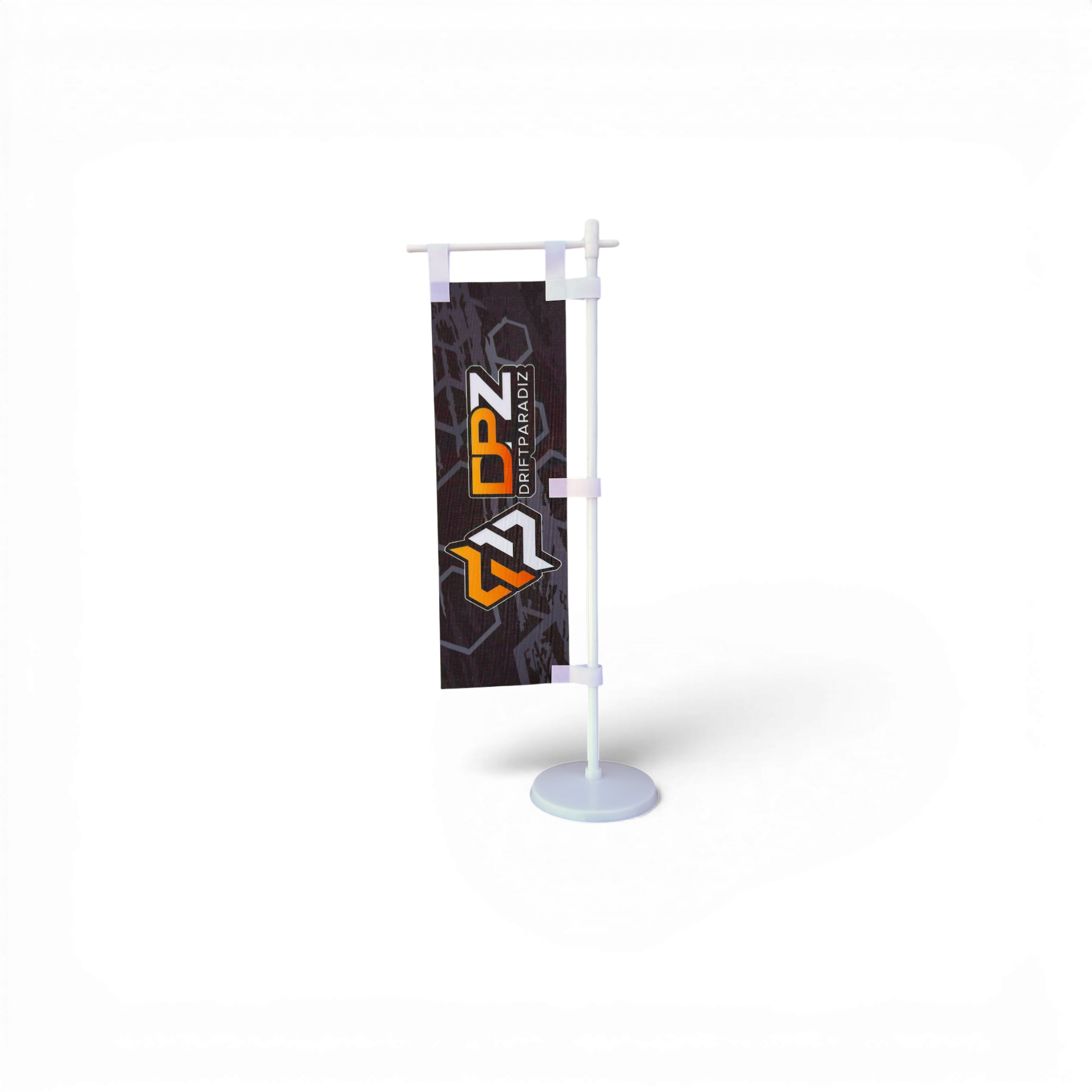 Mini drapeau DriftParadiZ Rems Tz de 30cm de hauteur avec support blanc sur une table
