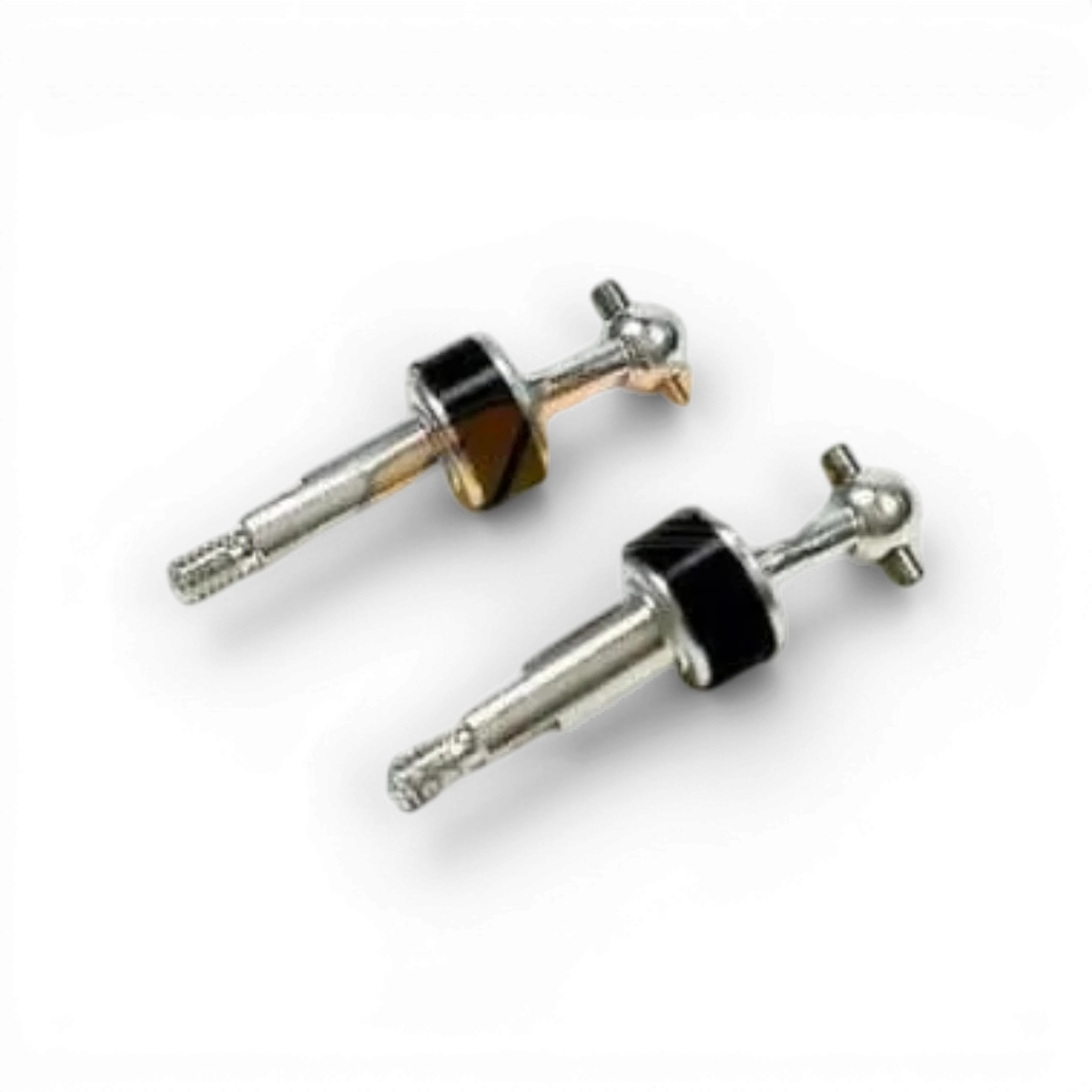 Cardans CVD de 8mm pour DRZ/DRZV2, pièce détachée de la marque Atomic RC Mini, visible en action sur le modèle.