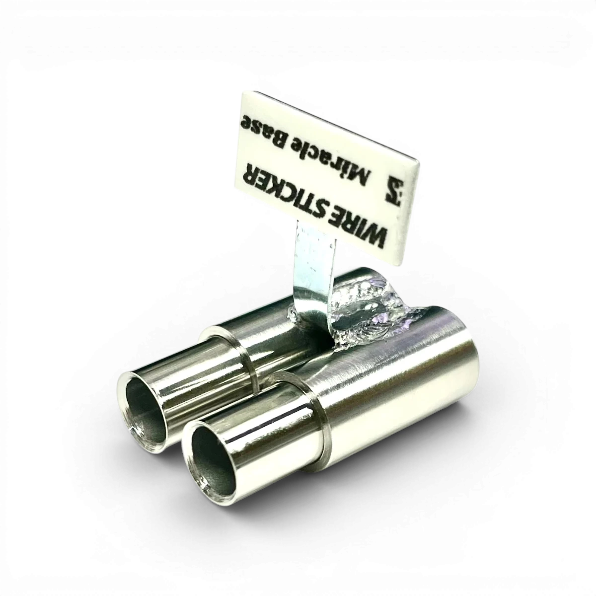Echappement double 8mm ETO Works pour customisation de moto, visible avec finition en acier inoxydable.