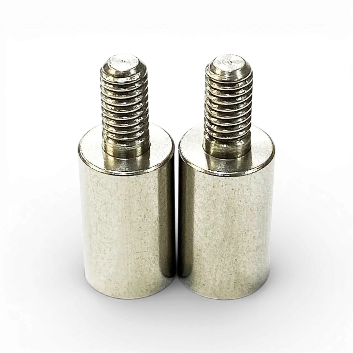 Extensions filetées mâle et femelle en inox de 10 mm M3, pièce détachée durable pour fixation robuste.
