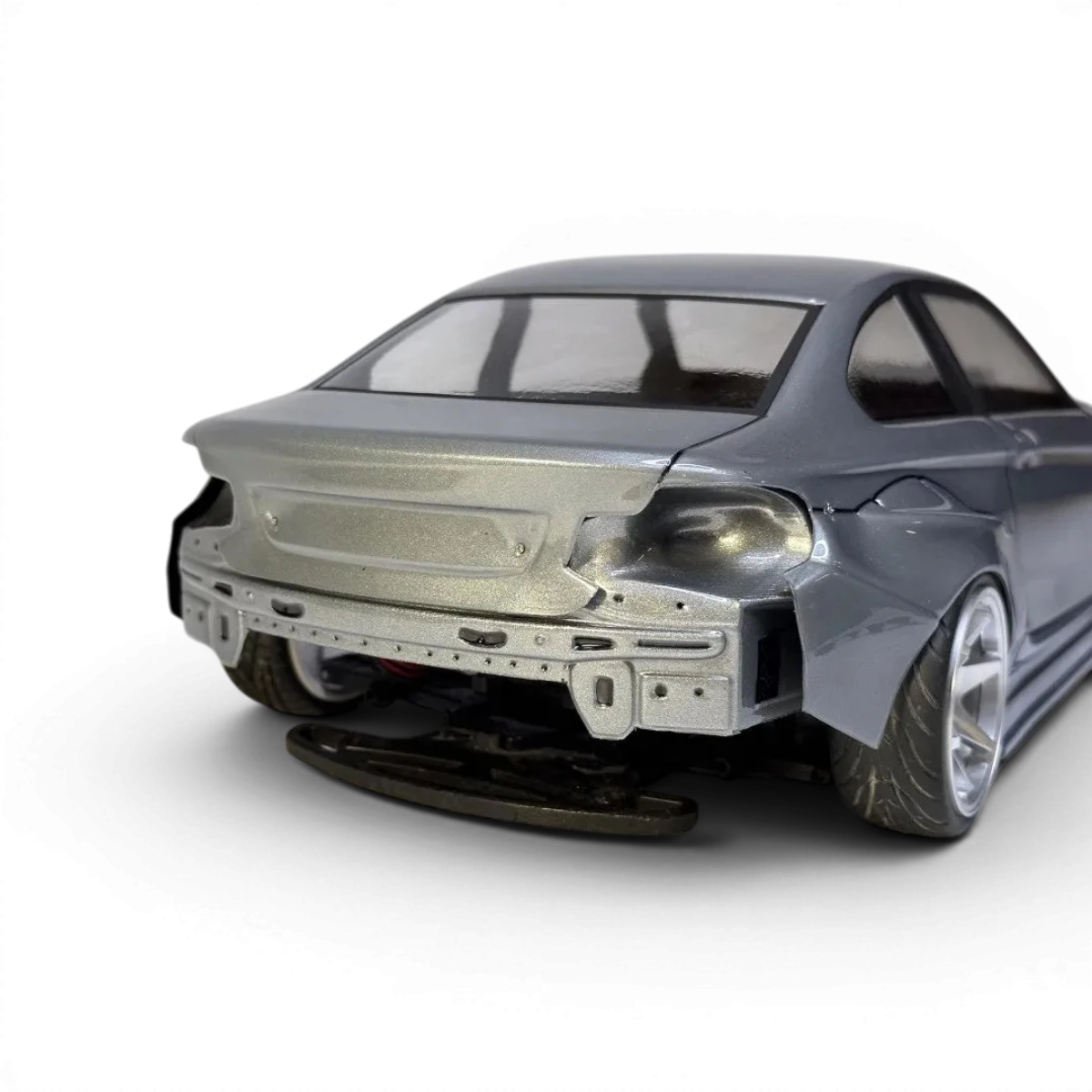 Pare-chocs arrière F22 M2 pour voiture RC Aplastics RC, carrosserie avec détails visibles et finition précise.