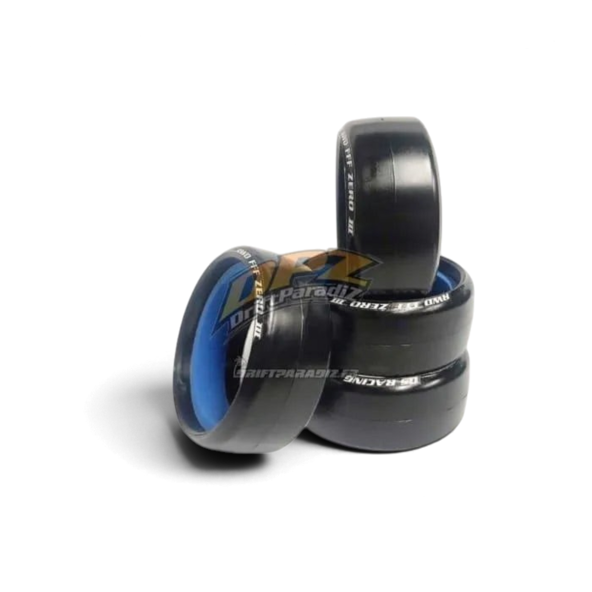Quatre pneus DS Racing FFF Zero Mark III pour roues, vue rapprochée montrant la bande de roulement et la marque.