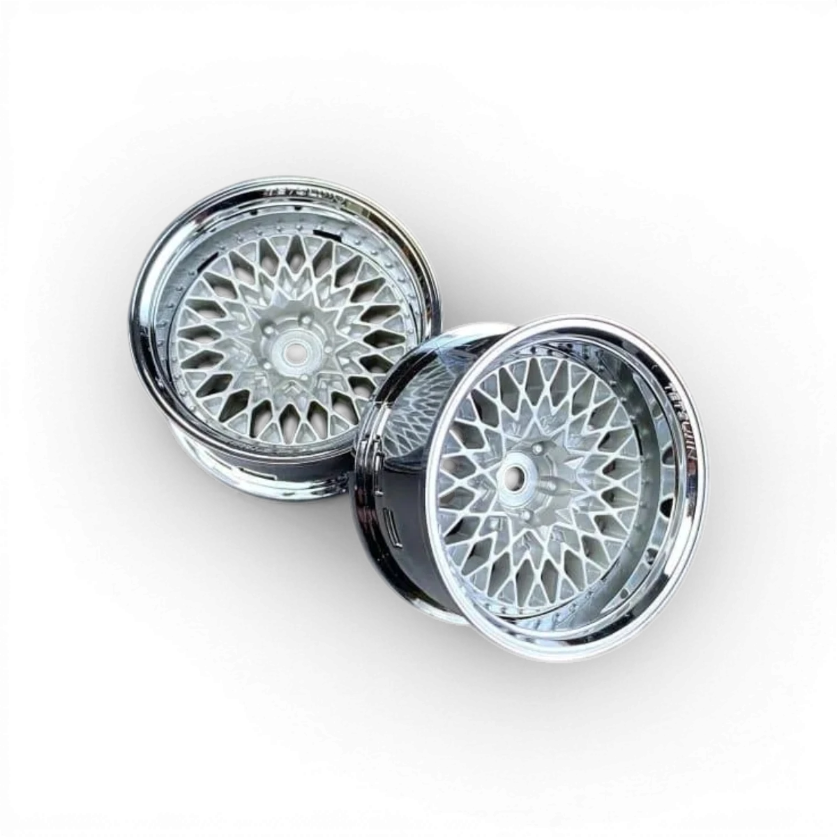 Roues GranSeeker en aluminium chromé et gris de la marque Tetsujin, avec finition élégante et design moderne.