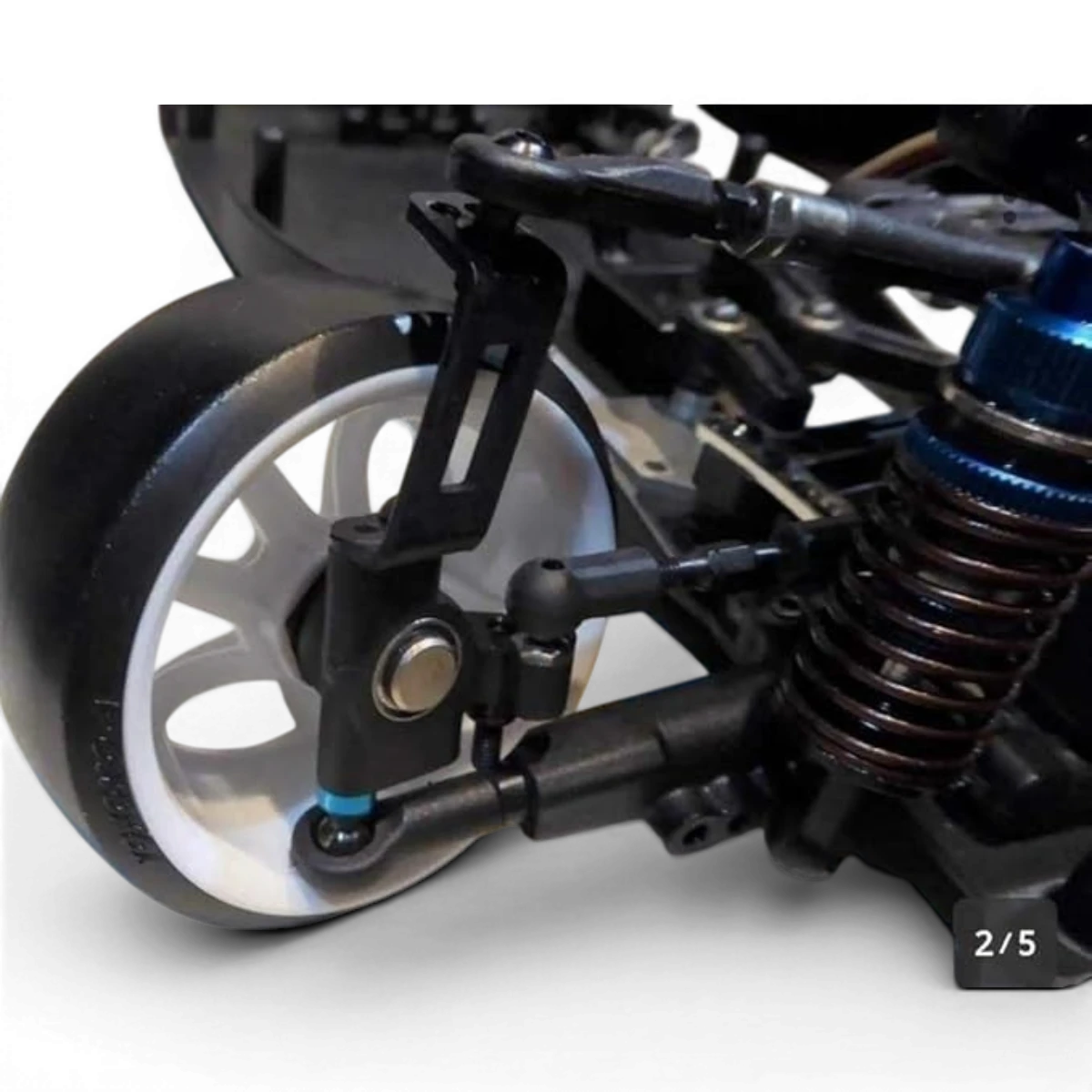Fusée avant haute pour voiture Metal Garage, pièce en métal robuste, visible sur cette image de haute qualité.