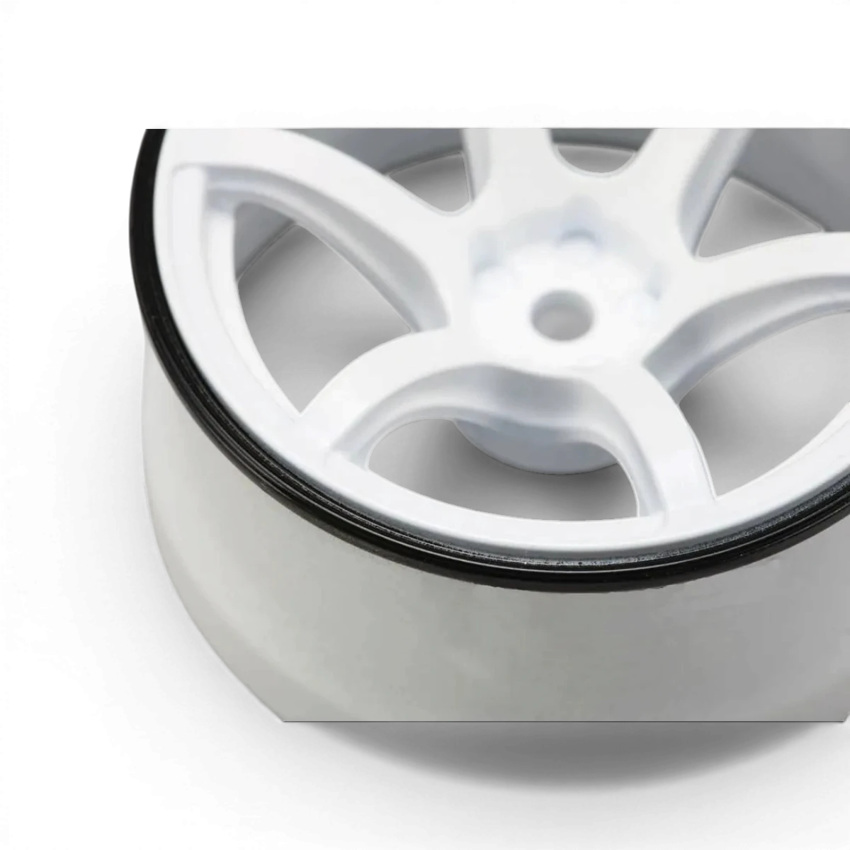 Jantes 6 branches HIGH TRACTION OFFSET 6 blanches de la marque Team Yokomo pour voitures radiocommandées, vues de face.