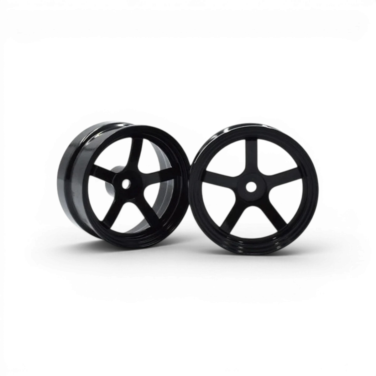 Jantes DP5 noires de la marque Team Reve D, roues avec décalage de 6 mm, vue en gros plan sur le design des jantes.
