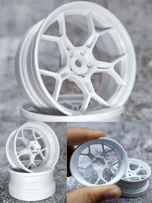 Jantes drift Feathery DS Racing blanches, 2 pièces, super soft, +6mm pour voitures RC, design léger et aérodynamique.