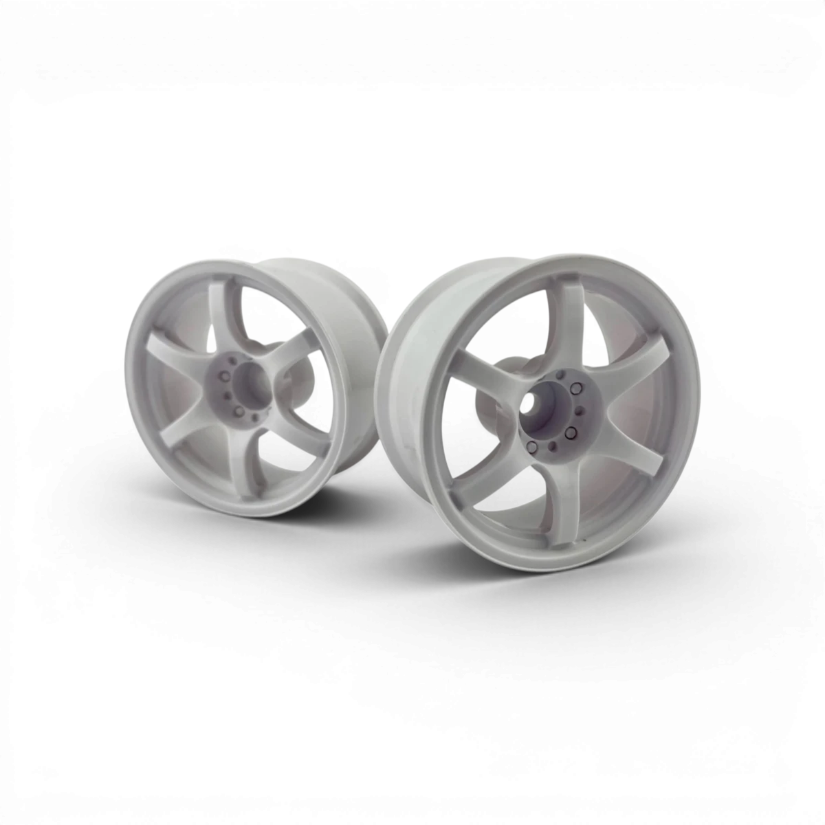 Jantes Gram Lights 57D +8 en blanc, roues légères pour voiture, conçues par Custom lab's, visibles en image.