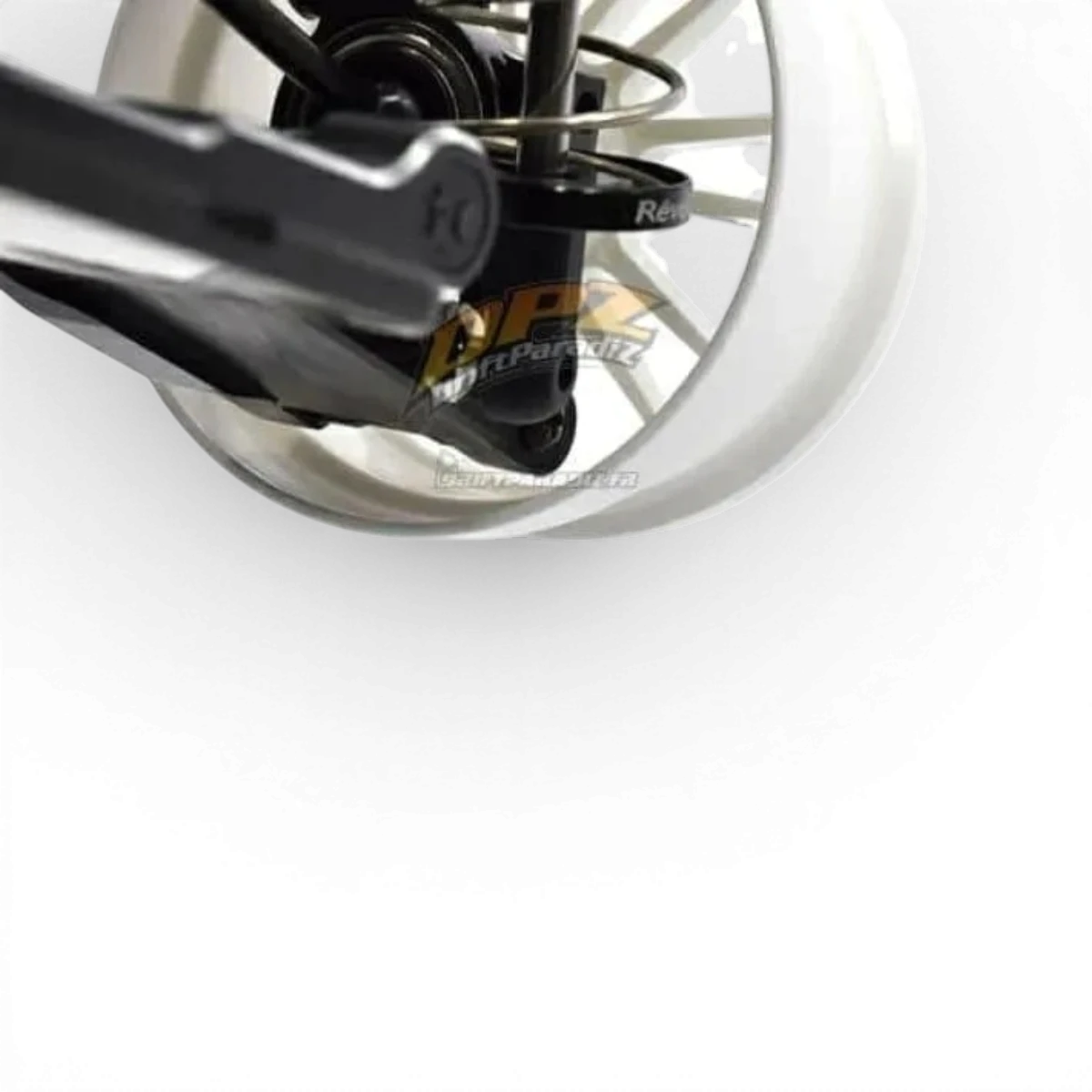 Jantes UL12 Offset 6mm blanches de la marque Team Reve D, roues en alliage avec finition blanche.