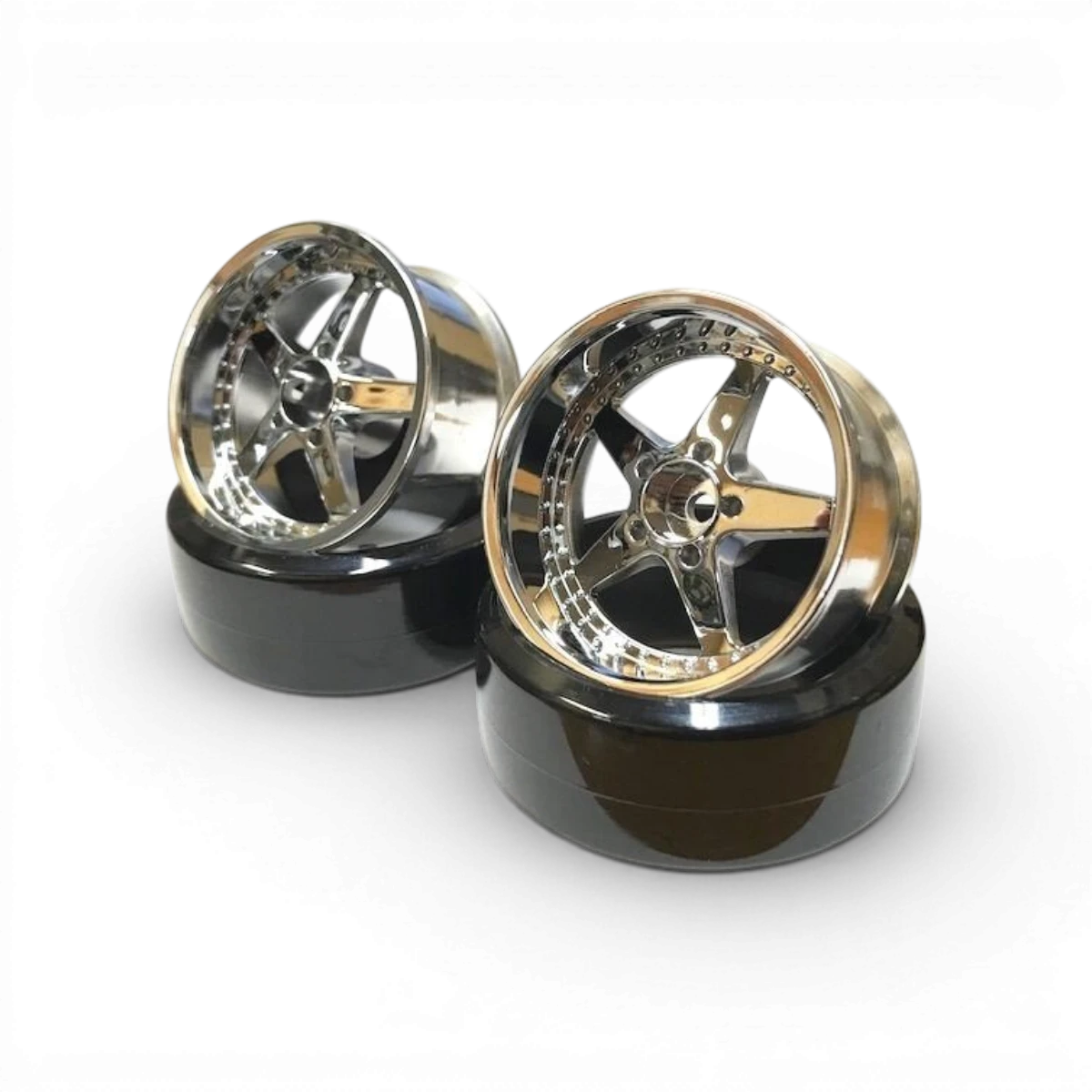 Jantes Work Equip Chromes offset 8 de Custom Lab's, roues de haute traction avec finition chromée, visibles en gros plan.