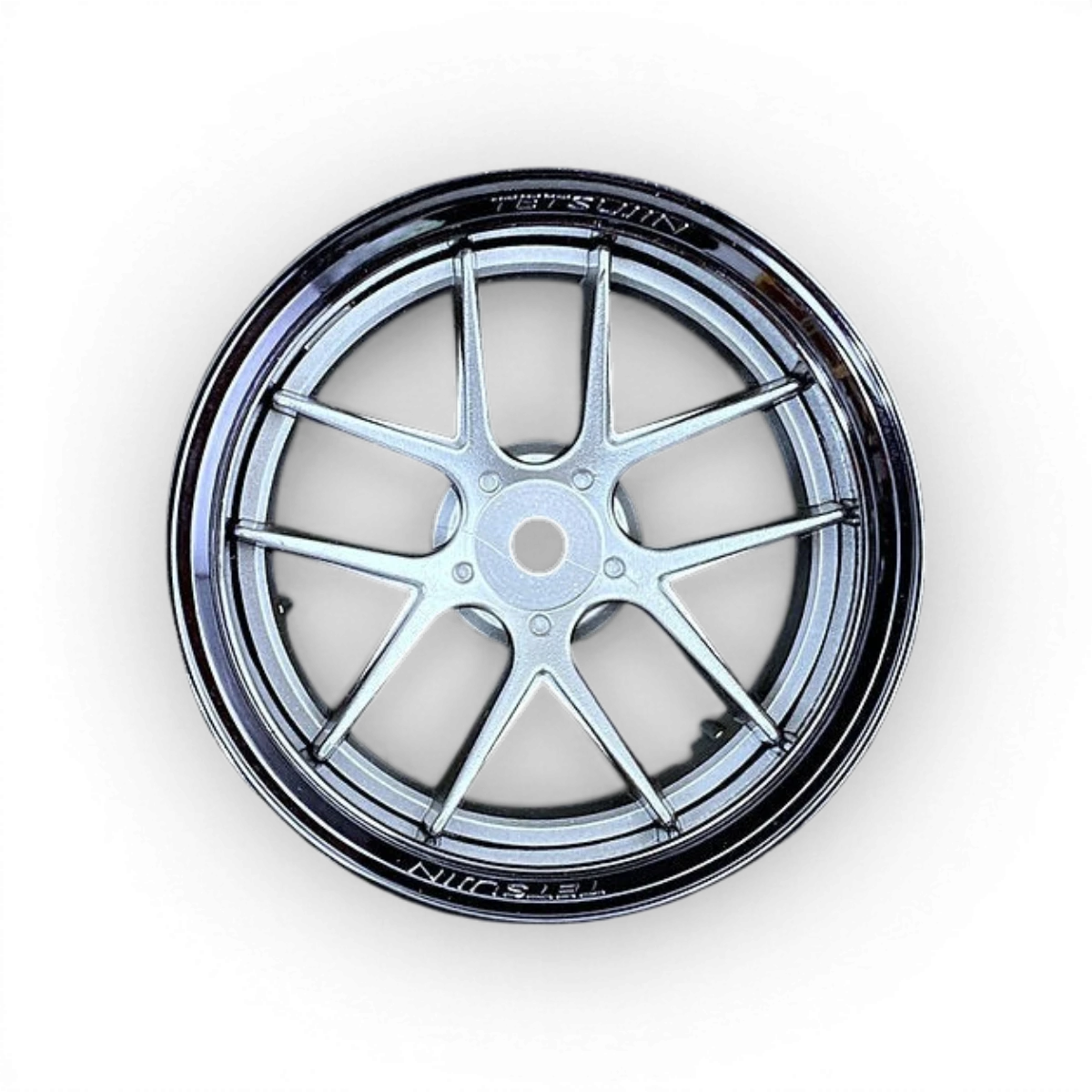 Roues Tetsujin Jasmine Chrome-noir/gris avec design élégant, finition brillante et détails modernes.